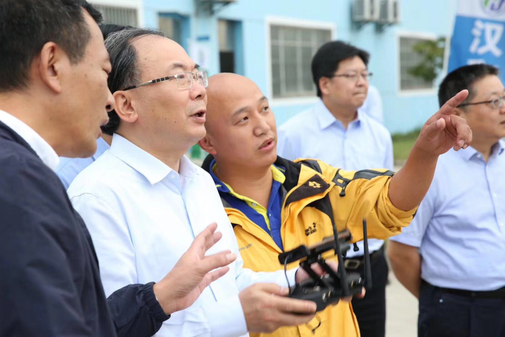 无锡市委书记李小敏体验T12 2.jpg